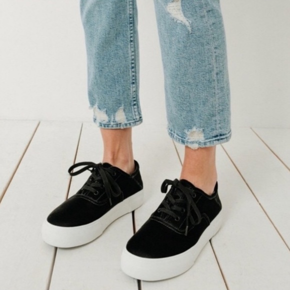 Stylish Velvety Suede Vince Sneakers - Picture 6 of 6